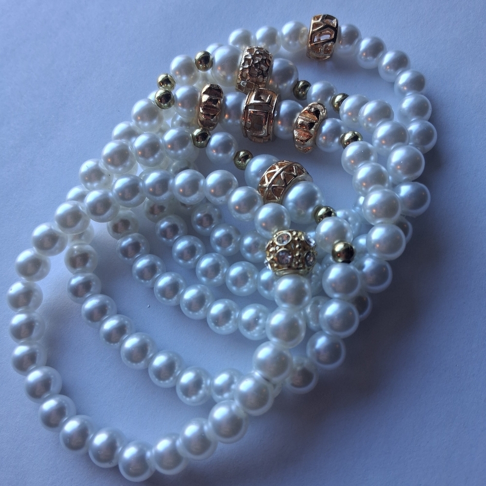 Hand Crafted Faux Pearl and Gold Bracelet - Picture 5 of 7